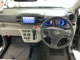 【前方視界】開放的な前方視界!運転がしやすく疲れにくいです♪窓が大きく、見通しがとっても良いおクルマですよ♪