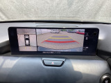 狭い場所での駐車やすれ違いなどでより的確な運転操作に役立つ360&deg;ビューモニターが装備されています。