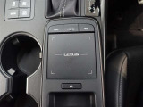 直感的な操作が可能なタッチパッドを搭載しております♪運転中の視線移動が少ないので安心ですね☆