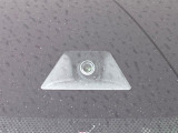 【三菱e-Assist】走行中に前方の車両等を認識し、衝突しそうな時は警報とブレーキで衝突回避と被害軽減をアシスト。より安全にドライブをお楽しみいただけます。