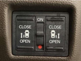 【両側パワースライドドア】両側がパワースライドドアになっており、運転席のスイッチやスマートキーでも開閉が可能です!開口部も広いので乗り降りも楽々♪