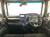【前方視界】開放的な前方視界!運転がしやすく疲れにくいです♪窓が大きく、見通しがとっても良いおクルマですよ♪