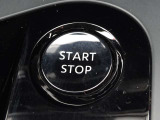 【プッシュスタート】キーが車内にあれば、エンジンの始動・停止はブレーキを踏んでスイッチを押すだけ!キーを取り出す手間を省き、ワンプッシュで操作するので簡単でスムーズ!