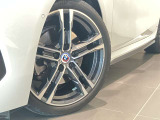 BMW純正アロイホイールはモデルやパッケージに合わせてデザインされています。洗練されたデザインで、足元の個性を引き立てます。