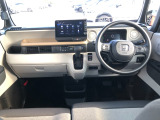 【インパネ全体】手が届きやすく、どなたでも運転しやすいです。シンプルで使いやすい設計になっています!