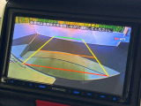 【バックカメラ】駐車時に後方がリアルタイム映像で確認できます。大型商業施設や立体駐車場での駐車時や、夜間のバック時に大活躍!運転スキルに関わらず、今や必須となった装備のひとつです!