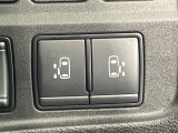【両側パワースライドドア】スマートキーや運転席のスイッチで後席両側スライドドアの開閉が可能♪電動だから力を入れてドアを開ける必要が無く、小さなお子様でも簡単に開け閉めでき快適です♪