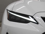 LEDヘッドランプには「オートマチックハイビームシステム」を搭載。夜間走行時にハイビームで走行可能と判断した場合、ロービームとハイビームを自動的に切り替え、前方視界確保をアシストします。