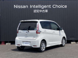 外装色:ホワイトパールです。1年間走行無制限保証。バッテリーも保証対象。全国の日産サービス工場で保証整備が可能です。有料で最長3年間のワイド保証プレミアムもございます。