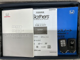 スマートキーは鍵をバッグに入れたままでもドアロックの開閉やエンジンのON・OFFができます。夜間や雨の日も鍵を探さなくて良いので便利です。