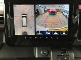 360&deg;ビューモニターでは前後左右4つのカメラ映像をさまざまな走行状況に応じて切り替えてセンターディスプレイに表示することで、駐車時や狭い道でのすれ違い時、見通しの悪い交差点進入時でも安心感を高めます
