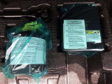 もしパンクをしてしまったら、この溶剤をエア注入口より入れて応急処置をしてください。重たいスペアタイヤを積んで走るより燃費の向上になるので、パンク修理キッド搭載の車が増えているんです。