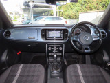 明るく開放的なキャビンは長時間の運転でも疲れにくく、どの席に座っても快適にお過ごし頂けます