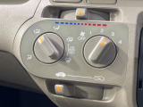 寒い冬も暑い夏も全席に快適な空調を届けてくれる、ダイヤル式エアコンを装備♪
