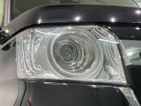 LEDヘッドライトは、点灯の瞬間から最大光量を発揮し、突然暗くなるトンネルなどでの安定感を高めます。