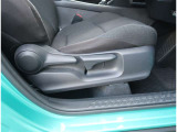 【シートアジャスター】上下調整できるシートアジャスター!運転手にあったドライバーズポジションができますね。
