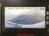 【バックカメラ】運転が苦手な方も車庫入れラクラクです!ギアをリバースに入れれば自動的に切り換わりますので、面倒な操作は不要です♪狭い駐車場もお車を傷つけず安心ですね!