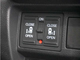 ◆両側電動スライドドア◆狭い駐車場でも乗り降りが楽々♪お子様が隣の車にドアを当ててしまう心配もございません!小さなお子様連れの方もこれで安心。
