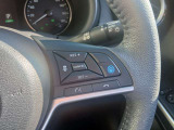 プロパイロット 設定された速度を保ち、車間距離レーダーによって車間距離もキープ、車線逸脱も補正します。※あくまでも補助機能です
