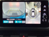 マルチビューカメラシステム搭載車です。お車の周囲を全方位でカバーします。後方・前方・両脇と、コンディションが悪い視界でもカラーモニターに映し出した映像がドライバーをサポートします。