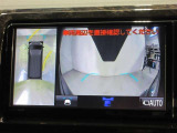 パノラミックビューモニター付きです。車両を上から見たような映像をディスプレイオーディオ画面に表示。運転席からの目視だけでは見にくい、車両周辺の状況をリアルタイムでしっかり確認できます。