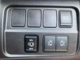 両側オートスライドドアを装備。運転席&インテリジェントキーからの開閉も可能です。
