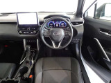 革巻きステアリングで快適な操作性の運転席です。