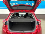 大きく開くリアゲートで荷物の出し入れも容易にできます。