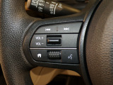 【ステアリングリモコン】ステアリングにオーディオ調節可能なスイッチが装備されていますので運転中でも視線をそらさずにオーディオの調節が可能です!
