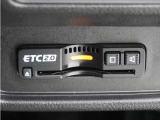 ◆ETC2.0装着◆進化したドライブ体験。料金収受システムだけだったETCが生まれ変わって、高速道路を賢く使うETC2.0に進化しました。多彩な情報サービスが便利で快適なドライブ体験を提供します。