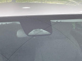 【ホンダセンシング】走行中に前方の車両等を認識し、衝突しそうな時は警報とブレーキで衝突回避と被害軽減をアシスト。より安全にドライブをお楽しみいただけます。
