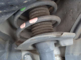 お車を安心してお乗りいただく為には、足回りの定期点検が欠かせません。日産サービスプログラム(有償)では半年ごとの点検をさせていただきます。
