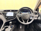上質で落ち着いた印象のインパネ周りです。各操作スイッチ類も使いやすいよう配置されています。