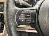 ステアリングにオーディオ操作スイッチが付いています。オーディオ画面に直接タッチしなくても操作が出来ますので、運転に集中できます。
