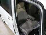程よい硬さとホールド性が高いシートで長時間運転も快適です。