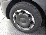 かっこいいホイールですね。 車のイメージを大きく左右するホイール部分はコダワリを持ちたいですね。