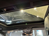 車両は屋内展示しておりますので天候に関係なくごゆっくりコンディションご確認頂けます。車両を倉庫へ保管している場合が御座いますのでご来店前に在庫確認頂けると幸いです。TEL072-784-8800