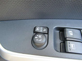 駐車時や狭い道でのすれ違い時に気を使うミラー。電動格納式ドアミラーはそんな時に便利です。