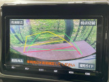 【バックカメラ】駐車時に後方がリアルタイム映像で確認できます。大型商業施設や立体駐車場での駐車時や、夜間のバック時に大活躍!運転スキルに関わらず、今や必須となった装備のひとつです!