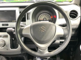 インテリアに合わせたデザインのステアリングは、運転される方のことも考え、運転しやすい形状、大きさです。是非一度、実際に触ってお確かめください。