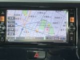 日産純正メモリーナビ付きで、遠くのお出かけの心強い味方です♪Bluetooth,CD,DVD装備で色々な音楽ソースが楽しめ直感的に操作できるタッチパネル♪