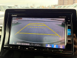 バック駐車が苦手な方や、初めてのお車で不安な方でも後方をナビ画面に映してくれるので、ラクラク停められます。