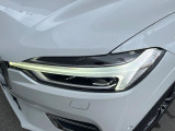【LEDヘッドライト】悪天候や夜間走行時も良好な視界を確保し、安心して運転できる高輝度LEDヘッドライト!北欧神話に登場する「トールハンマー」をモチーフにした、一目でボルボとわかるデザインです。