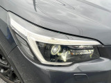 【LEDヘッドライト】悪天候や夜間走行時も良好な視界を確保し安心して運転できる高輝度LEDヘッドライトを装備!点灯速度が早く、消費電力も抑えられています。