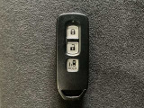 スマートキー付きですからドアロックの開閉およびエンジンスタートが楽々です。電動スライドドアの開け閉めもボタンで操作できます。