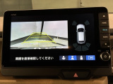 リバースギアに入れるだけで後方の表示へ切り替わります。夜間や雨の日の駐車も楽になりますよ。