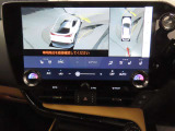 純正ナビ付です。もちろん車両後方を表示するバックガイドモニターが付いていて車庫入れ安心!