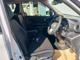 運転席側から観たフロントシートのイメージです。