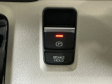 パーキングブレーキはスマートな電子制御式と合わせて渋滞時等にブレーキペダルから足を離しても停車状態を保持してくれるオートブレーキホールド機能で運転が楽になります。スタートはアクセルペダルを踏むだけ