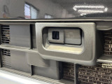 【スマートアシスト】走行中に前方の車両等を認識し、衝突しそうな時は警報とブレーキで衝突回避と被害軽減をアシスト。より安全にドライブをお楽しみいただけます。